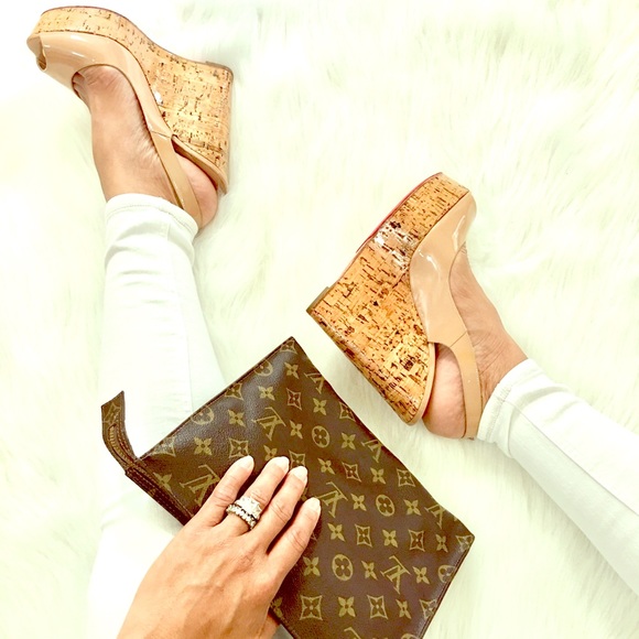 Christian Louboutin Shoes - ⭕️SOLD⭕️ 💯🆑 UNE PLUME 140 WEDGES PATENT NUDE